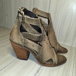 Liberty Black Women's Distressed Leather Heeled Sandals Sz 7 Tan Studded